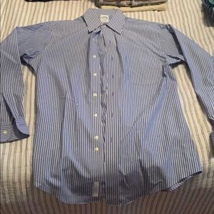 BROOKS BROTHERS SLIM FIT COLLARD BUTTON DOWN.